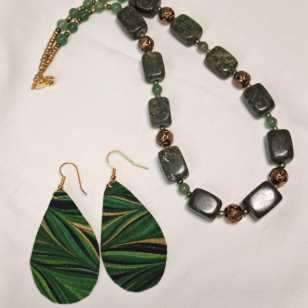 Green Stone Necklace & Earrings - Handmade (NEW)